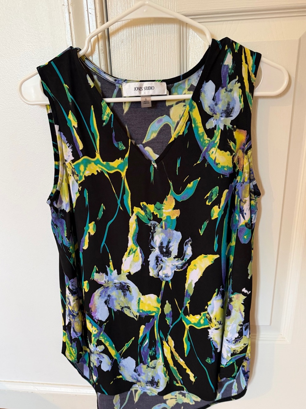 Jones Studio Black Floral V-Neck Tank with Blue, Purple & Yellow Accents Small
